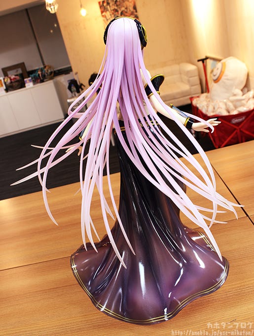 megurine luka v4x figure