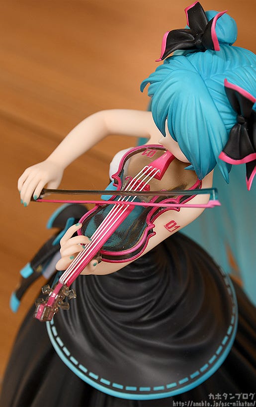 hatsune miku violin figure