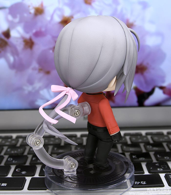 nendoroid holding hands